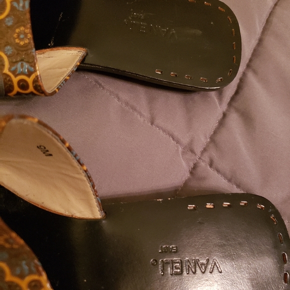 Sandals - Picture 5 of 10